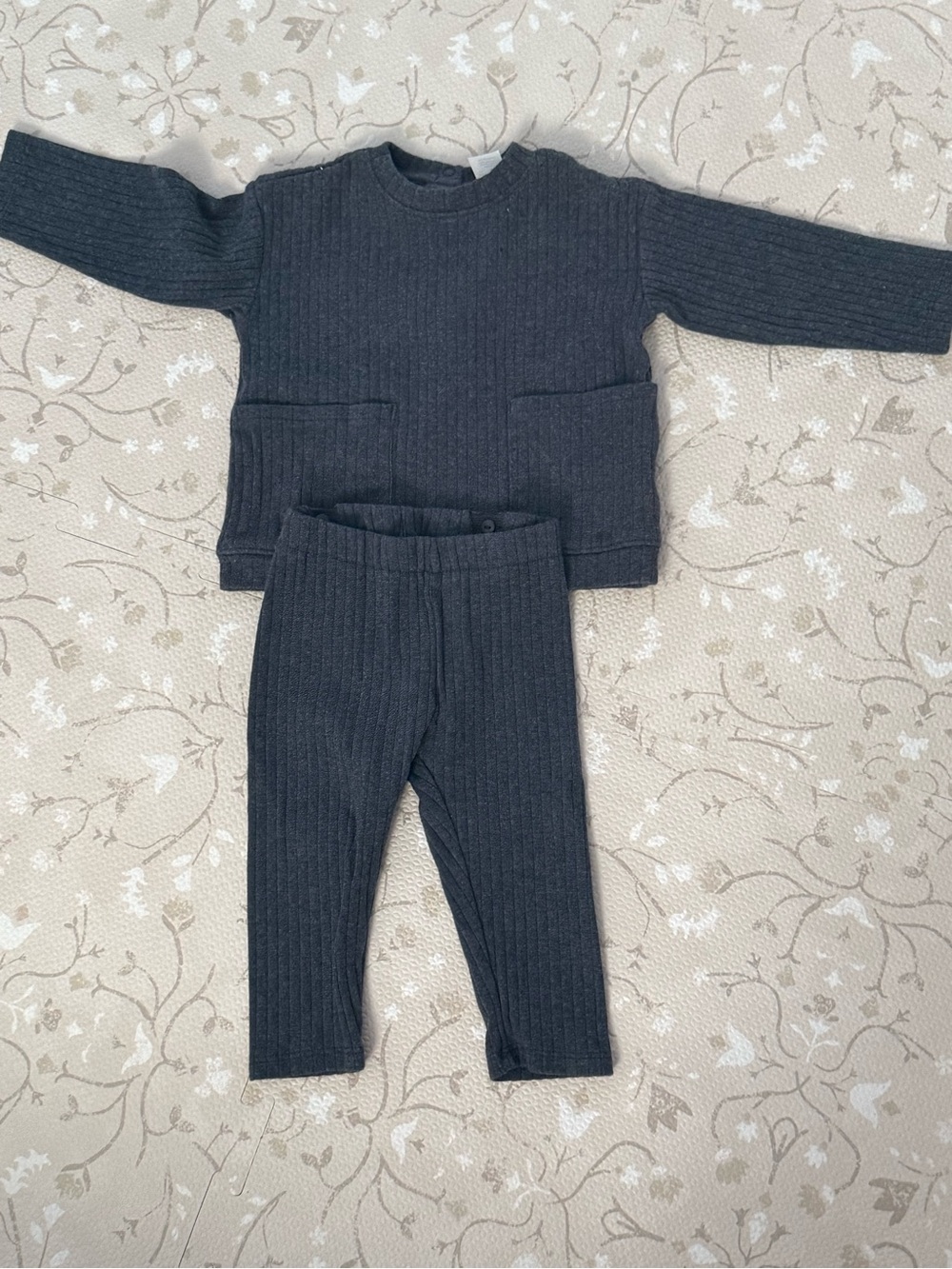 Charcoal Ribbed Two-Piece Knit Set - Picture 2 of 5